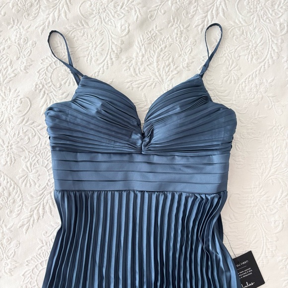 NWT Lulus Fabulous Perfection Navy Blue Satin Pleated Midi Dress Small - Picture 2 of 7
